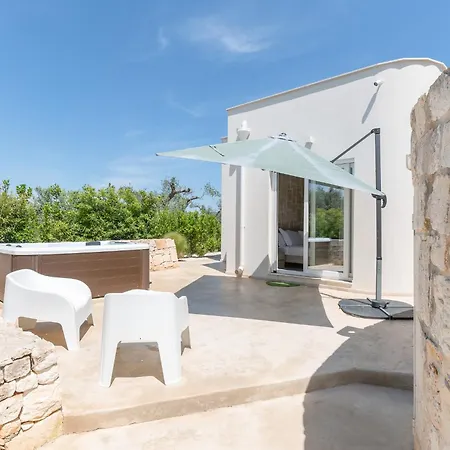 Trullo Brenda By Raro * San Michele Salentino